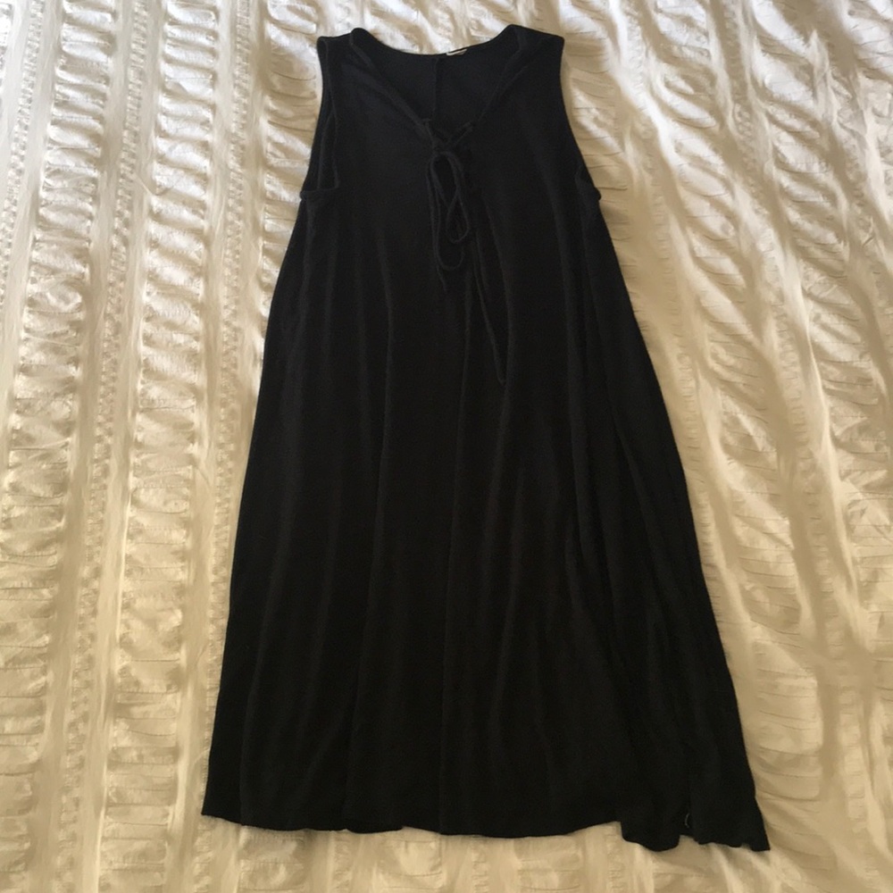 Black sleeveless dress